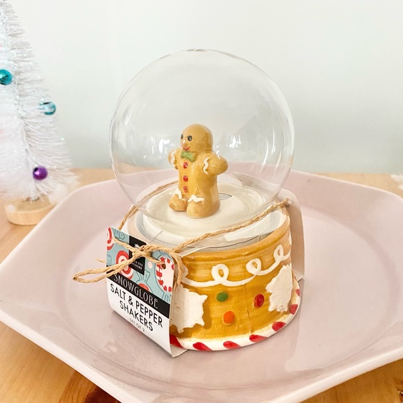 🎀Unique Gingerbread Man Salt & Pepper Shakers 🎀 - Picture 3 of 4